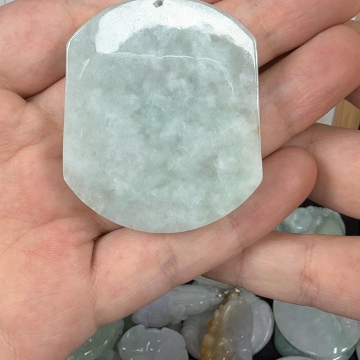 翡翠挂件未镶嵌翡翠