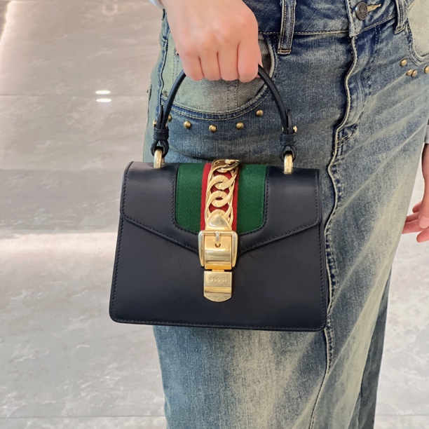 95新 GUCCI/古驰 古驰黑色小号塞尔维亚链条包牛皮/95新