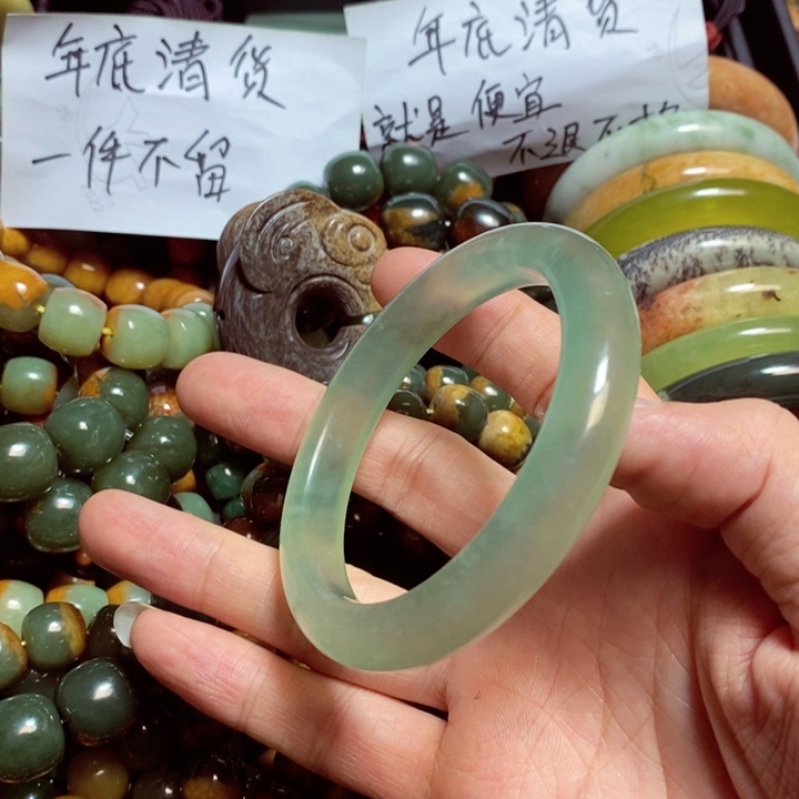 蛇纹石玉颈饰未镶嵌