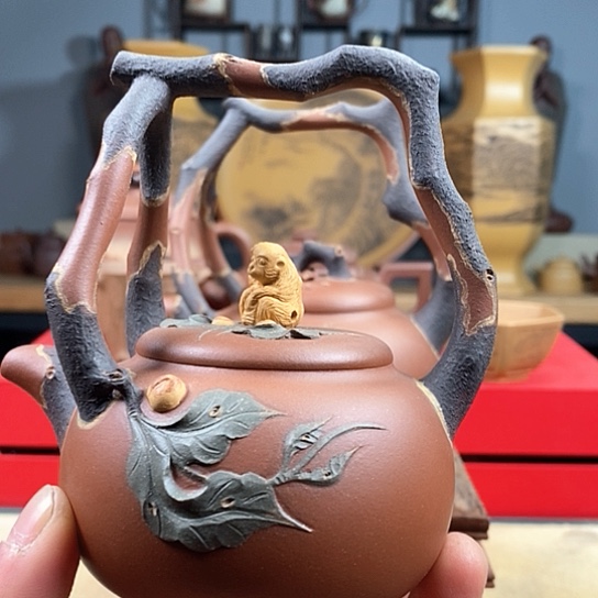紫砂茶杯为****。寿桃提梁壶