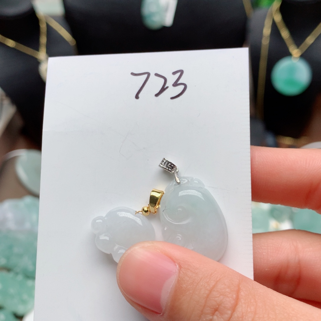 翡翠颈饰合金吊坠