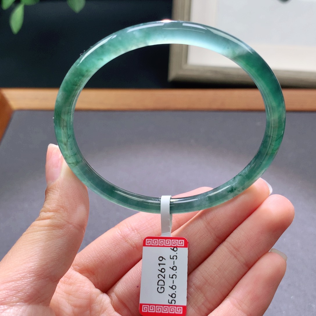翡翠手镯未镶嵌天然翡翠手镯