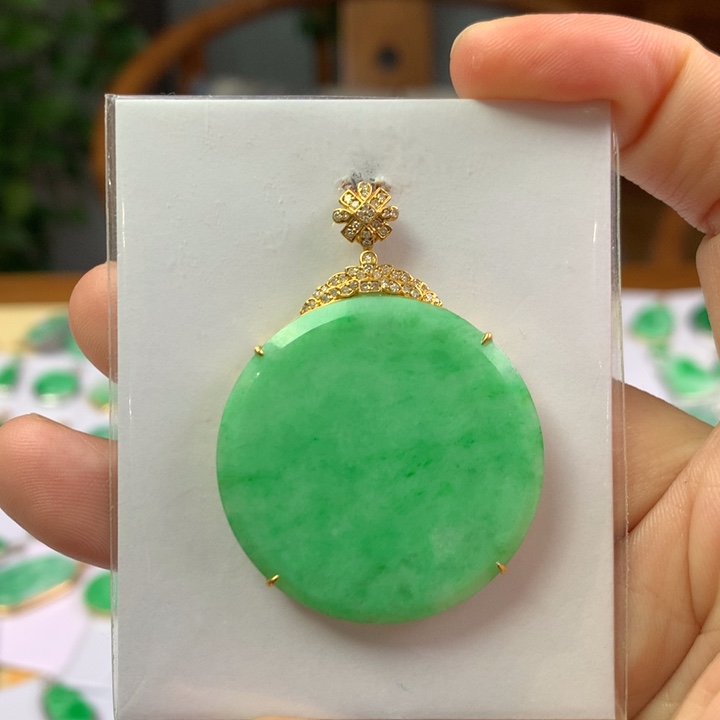 翡翠18K金镶嵌颈饰翡翠吊坠
