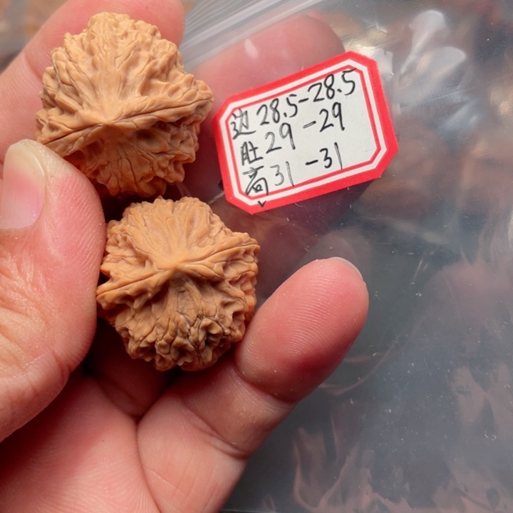 猴头核桃把件千年鸡