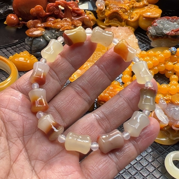 石英质玉（黄龙玉）颈饰未镶嵌
