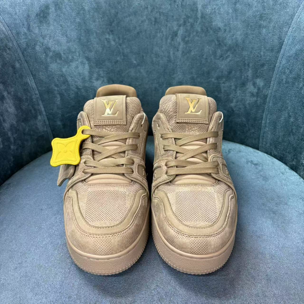 99新 LouisVuitton/路易威登 25年新款灰金色挂坠logo奢鞋