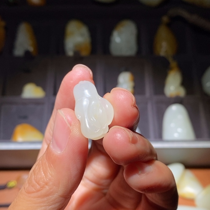 【闪购商品】吊坠(不含链)未镶嵌和田玉