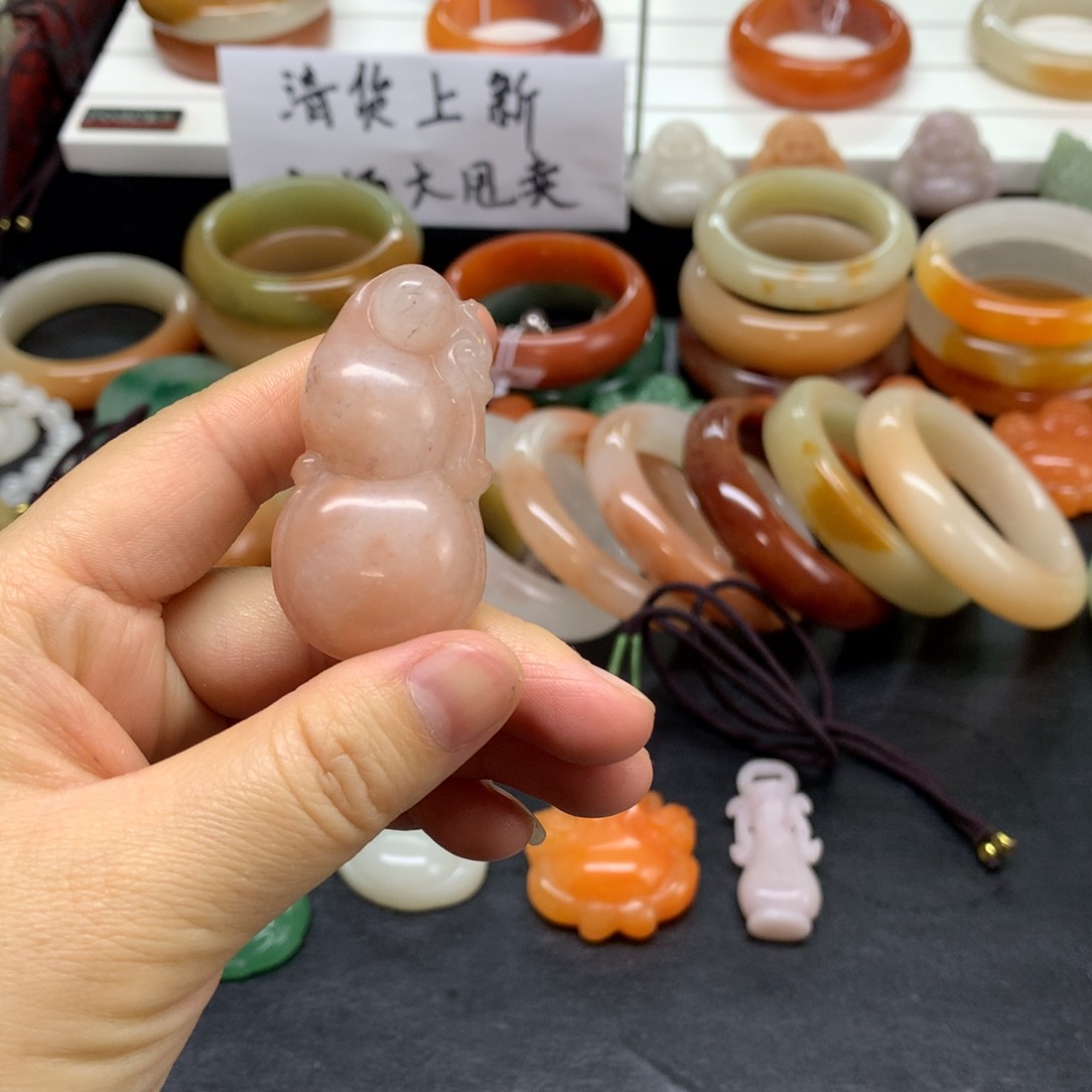 石英质玉吊坠未镶嵌