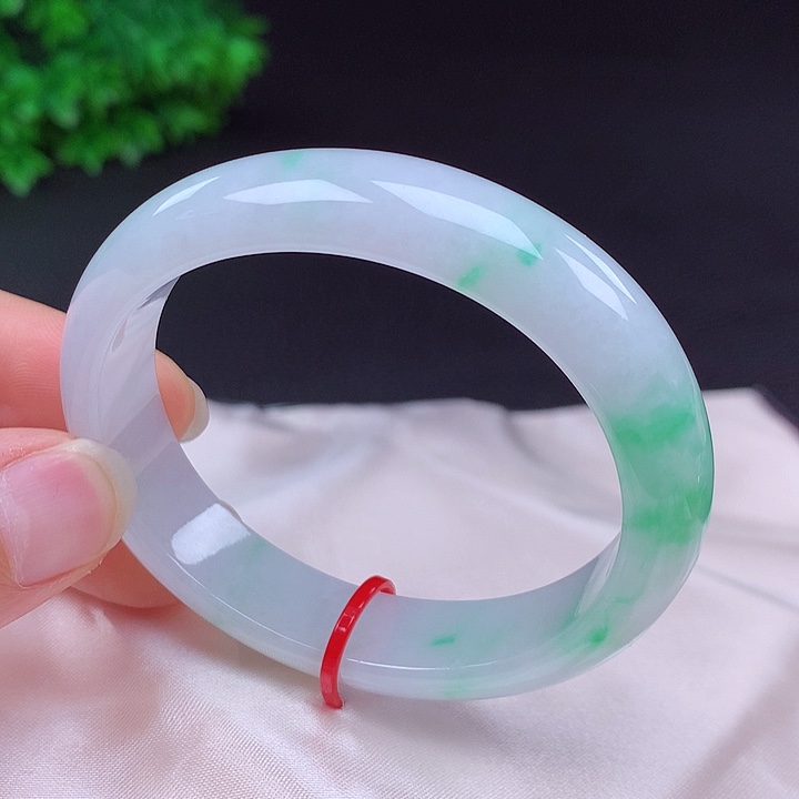 翡翠未镶嵌手镯贵妃686006