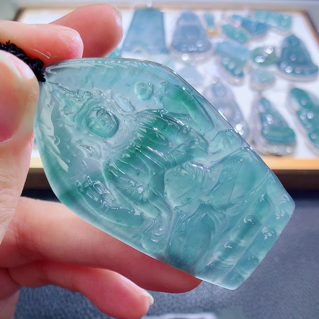 翡翠颈饰未镶嵌翡翠