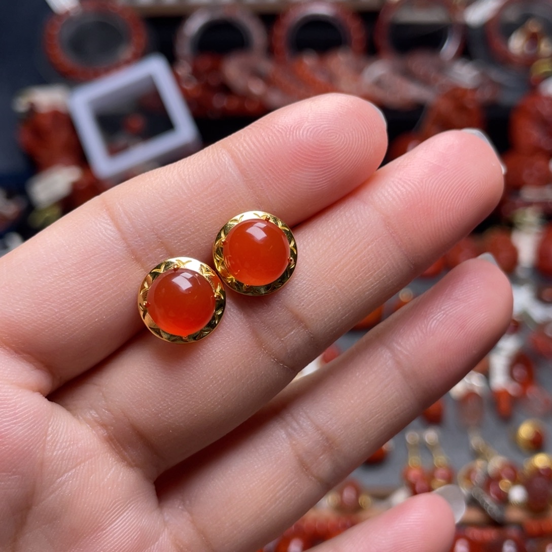 南红玛瑙银S925镶嵌冰红耳钉