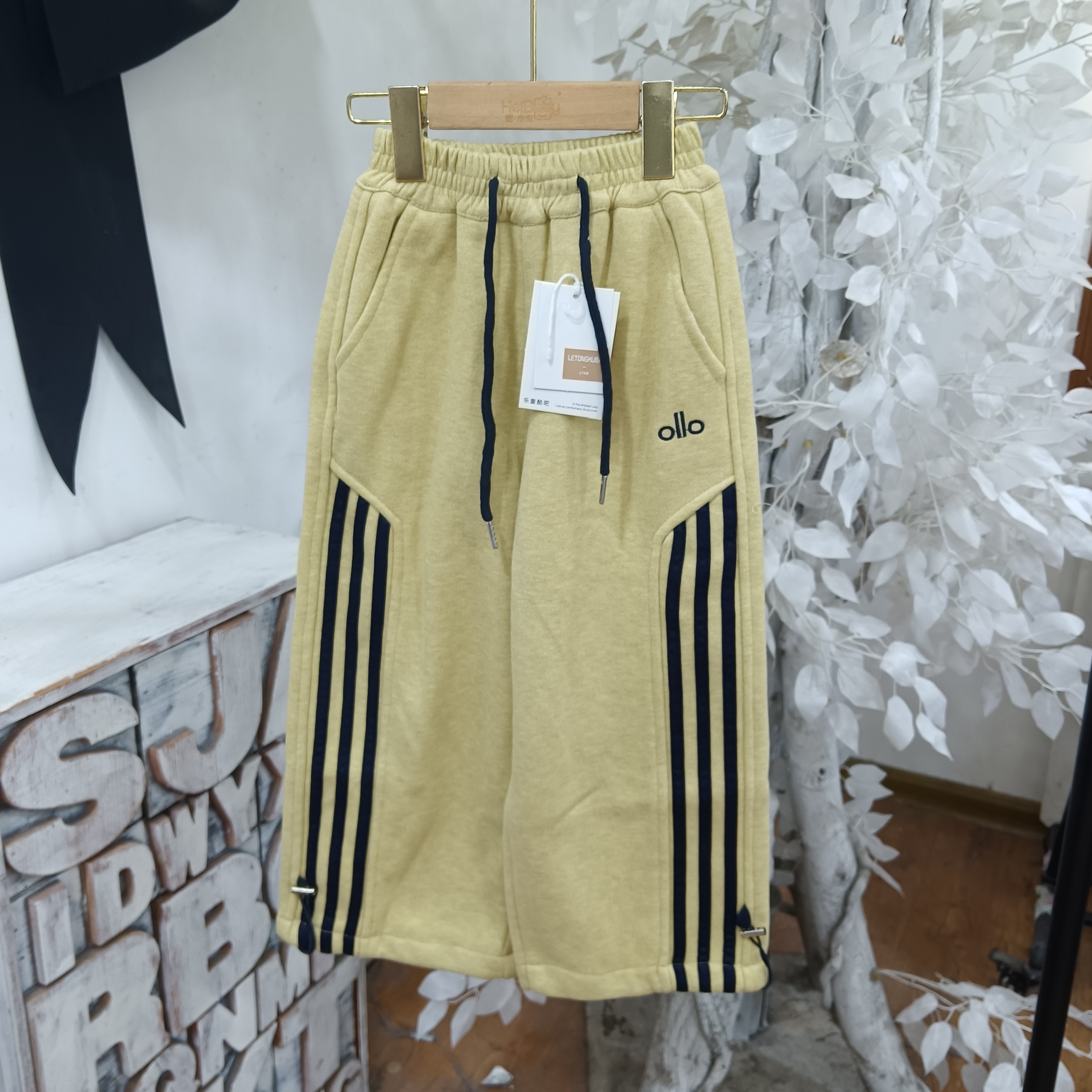 R221黄色加绒直筒童裤