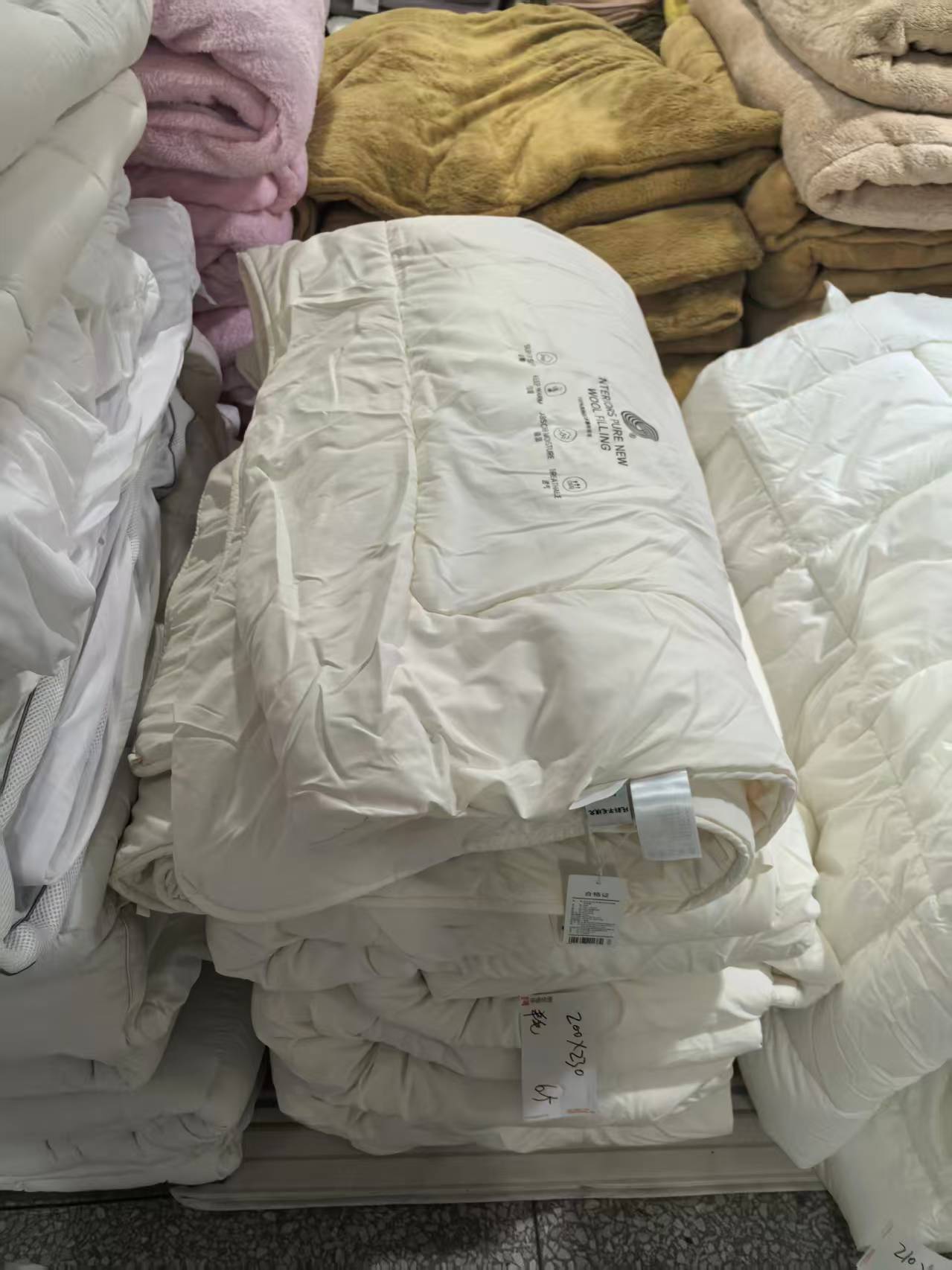 《厚广家》3楼200×230浅米色多塞特100%净暖羊毛被 发1张