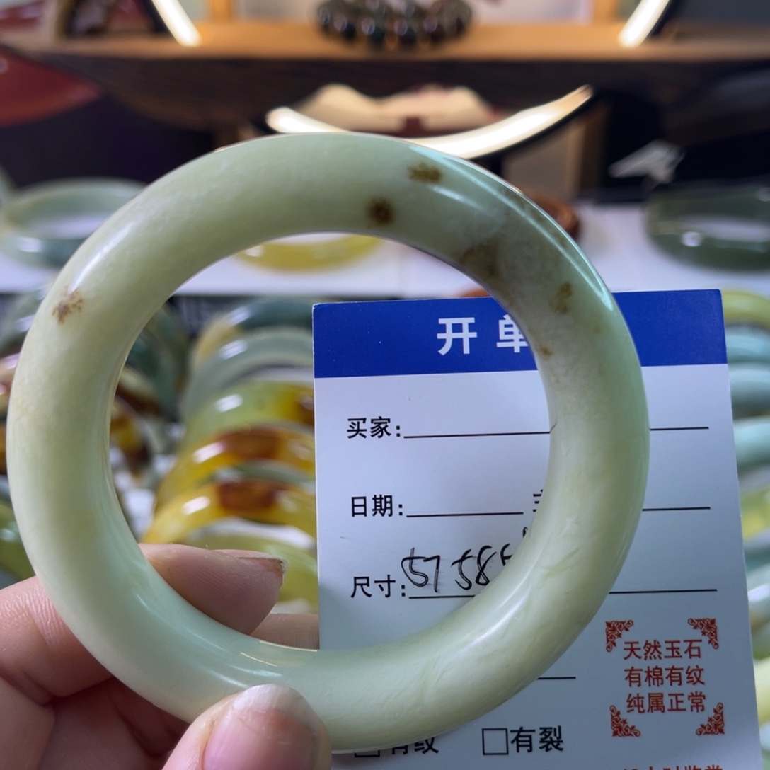蛇纹石玉未镶嵌手镯