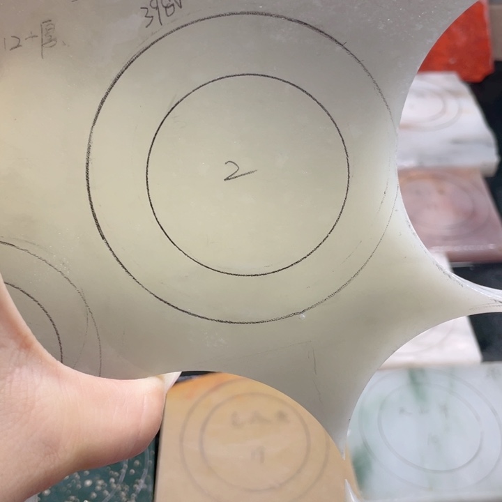 和田玉未镶嵌手镯定制