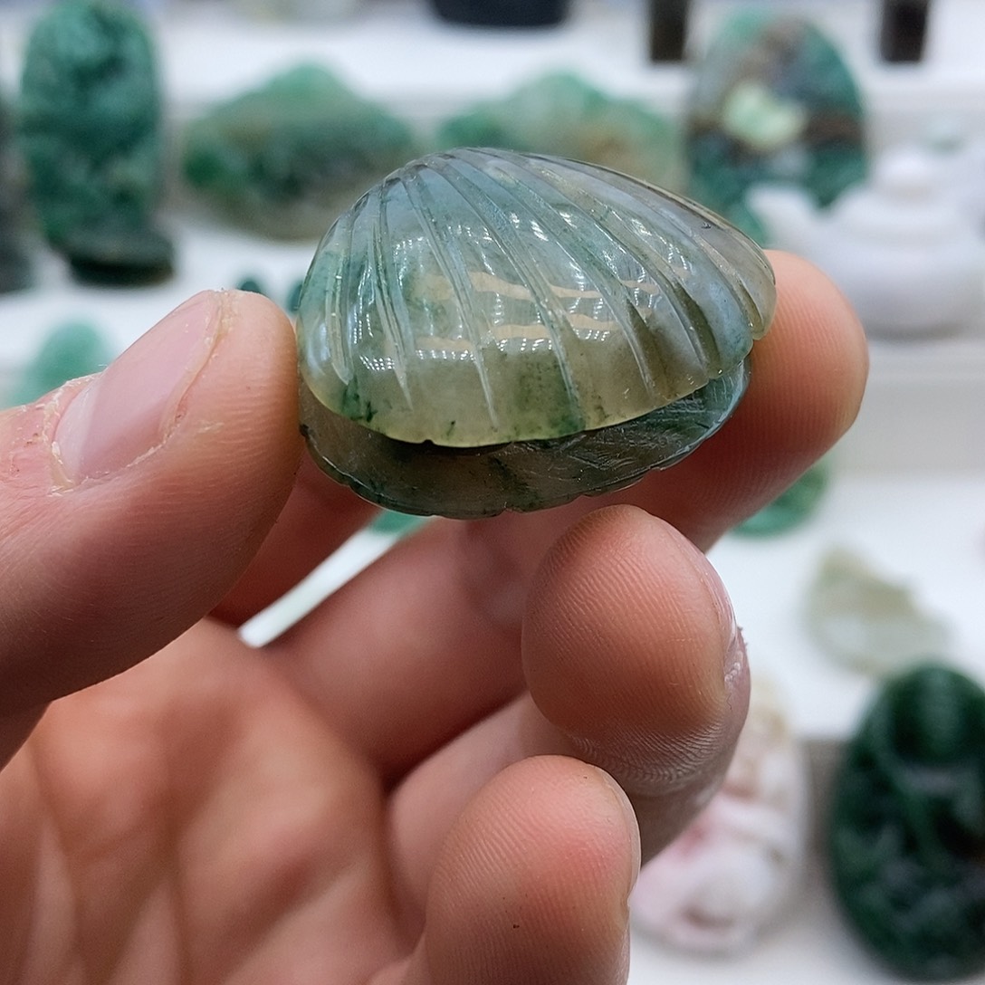 独山玉未镶嵌颈饰