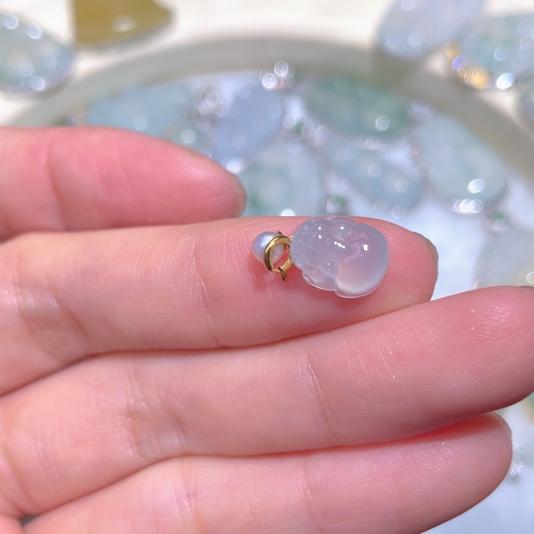 翡翠颈饰18K金镶嵌翡翠