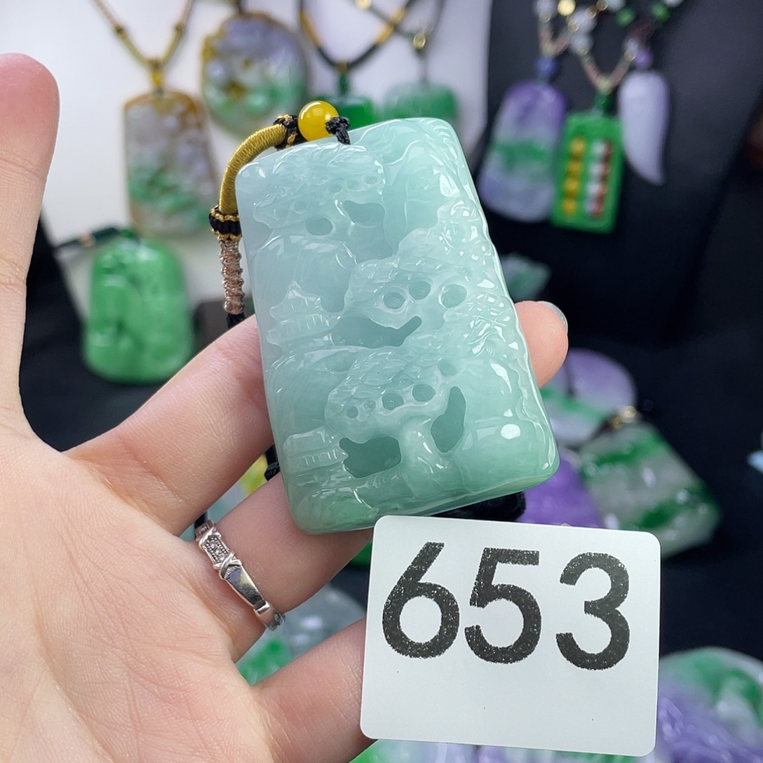 翡翠未镶嵌吊坠(赠链)