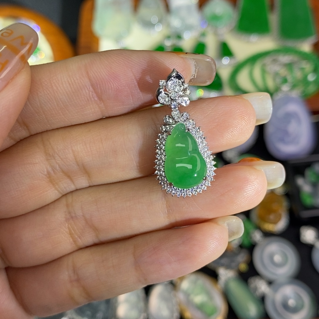 翡翠未镶嵌颈饰A货翡翠