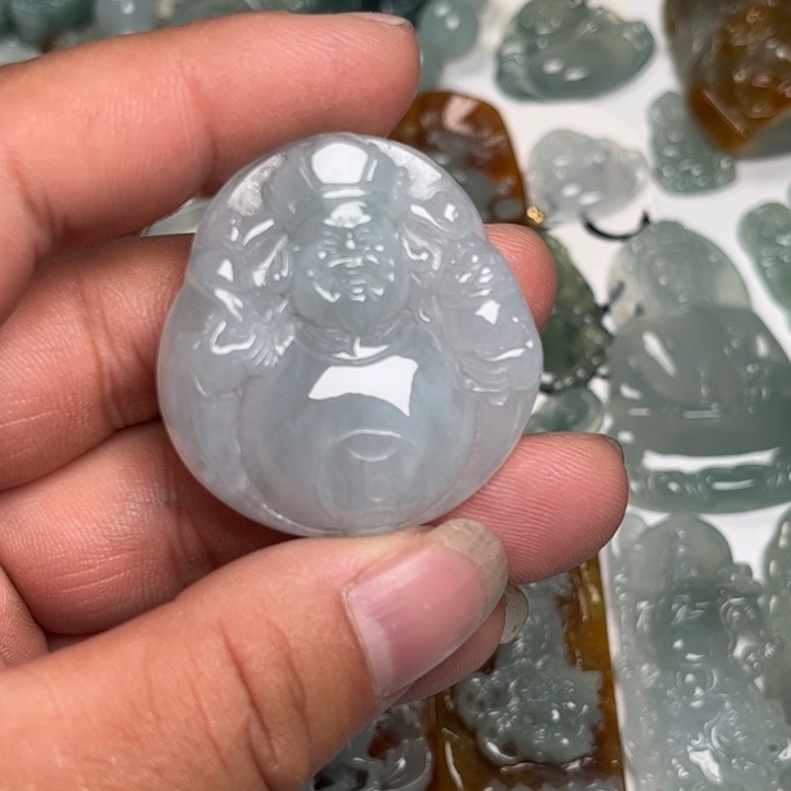 犀***牛翡翠未镶嵌颈饰财神