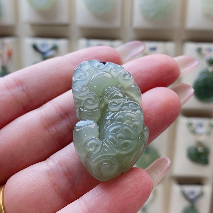 微***城和田玉未镶嵌颈饰