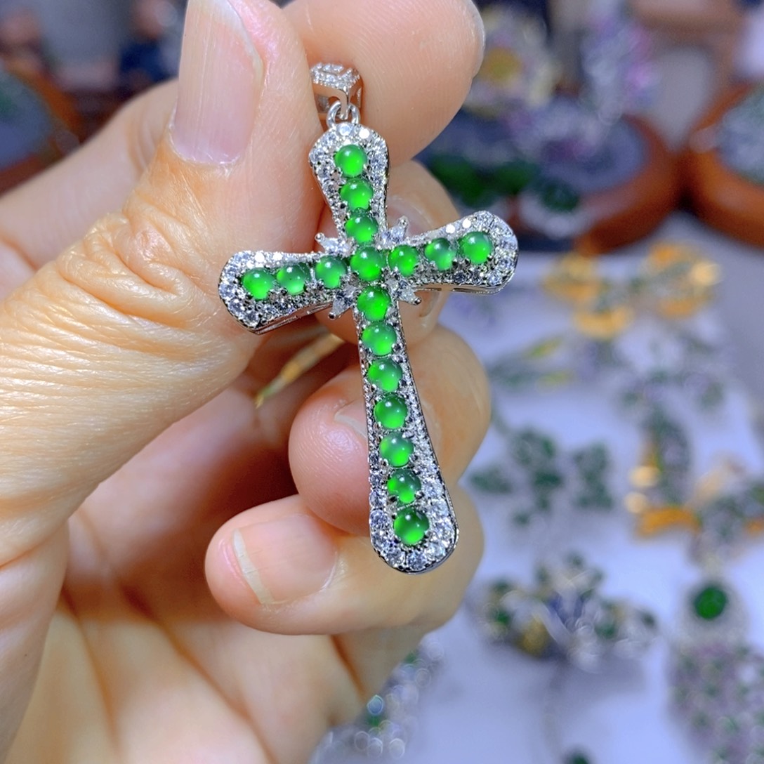 翡翠颈饰银S925镶嵌天然翡翠