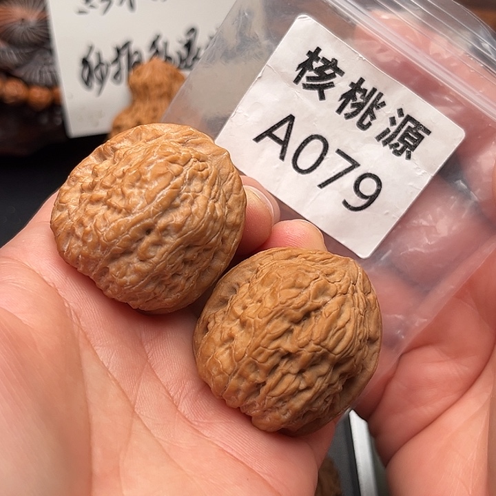文玩核桃吊坠金钱豹38