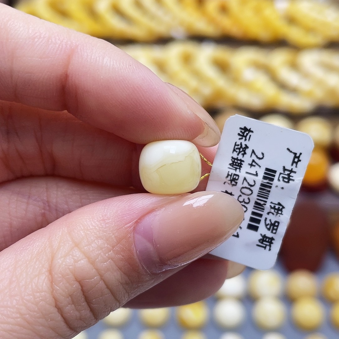 琥珀裸石未镶嵌蜜蜡老型10.4*9mm