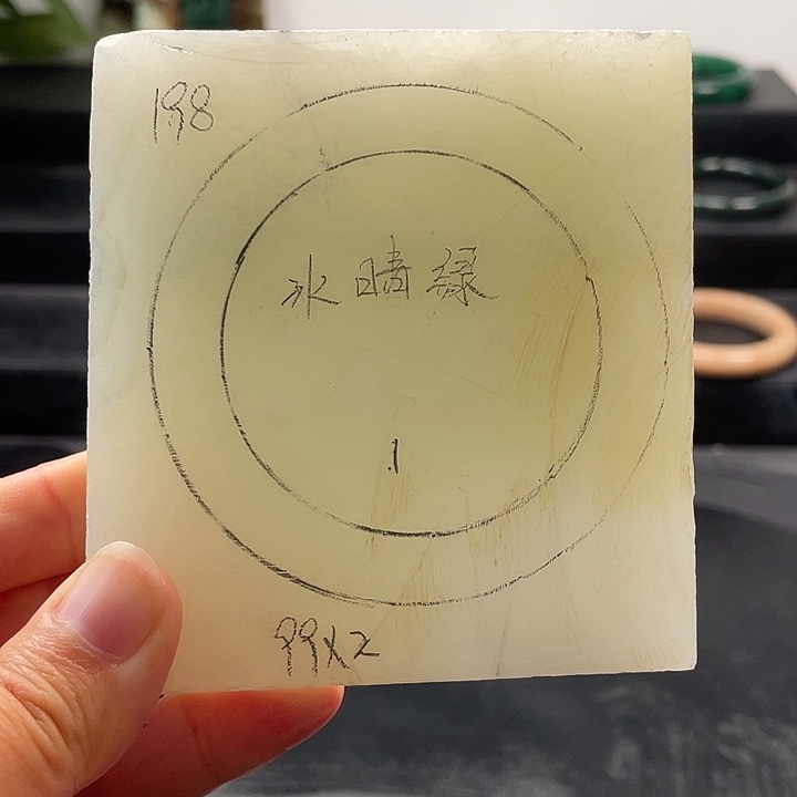 石英质玉未镶嵌手镯定制