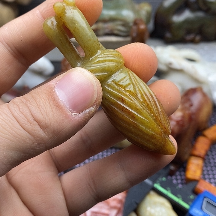 未镶嵌蛇纹石玉颈饰