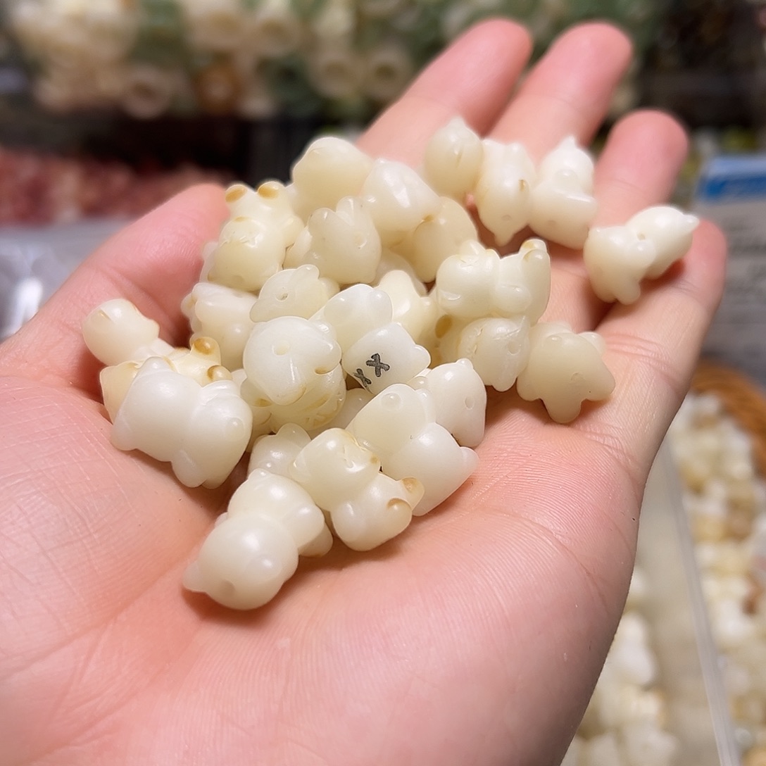 白玉菩提吊坠卡16炭烤小熊22颗 拍2宠3颗