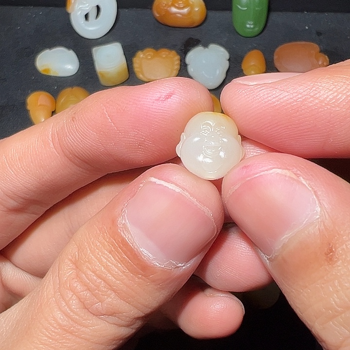 行***龍和田玉未镶嵌颈饰