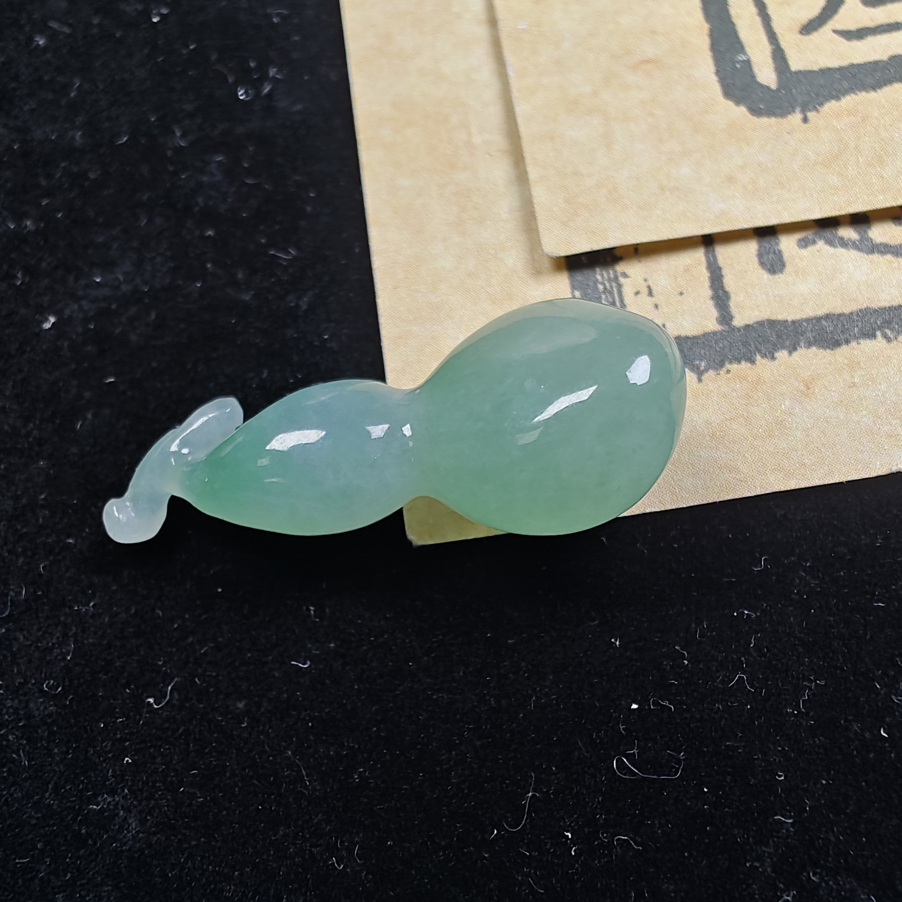 天然缅甸a货立体葫芦吊坠，带证书，尺寸30*12*9