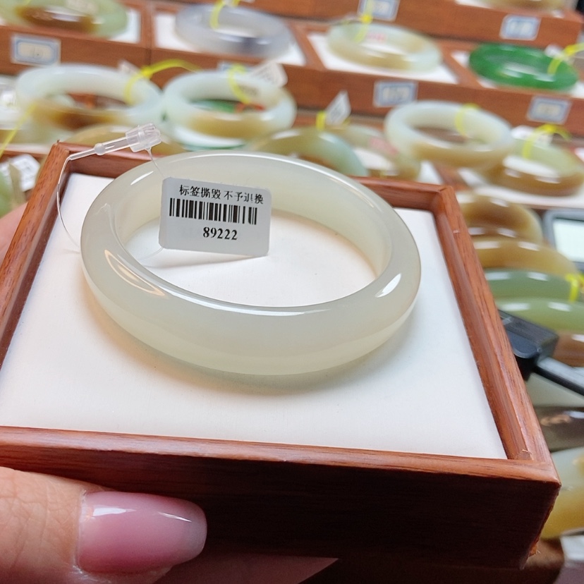 【闪购商品】和田玉手镯未镶嵌54.7