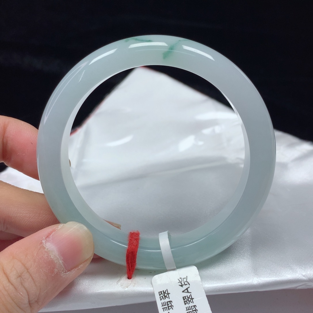 翡翠手镯（圆镯）未镶嵌57.5