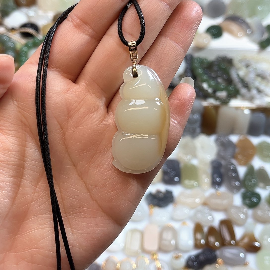 和田玉吊坠(赠链)18K金镶嵌