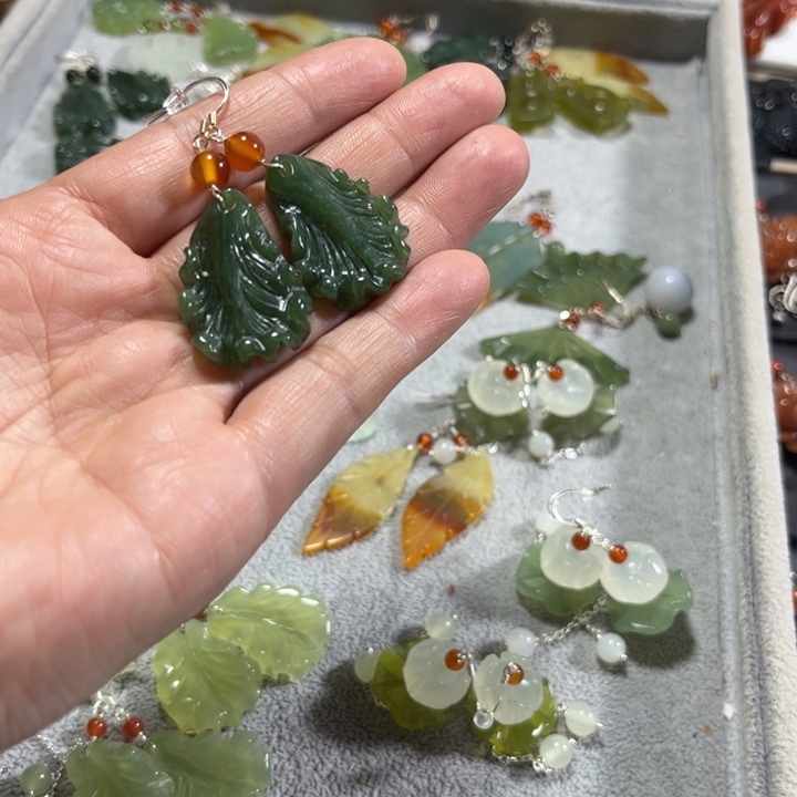 蛇纹石玉耳饰未镶嵌