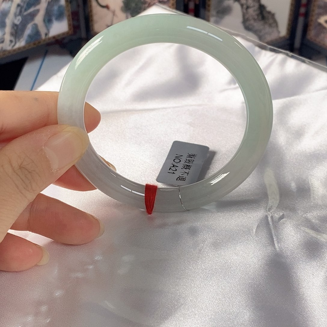 翡翠未镶嵌手镯（圆镯）54