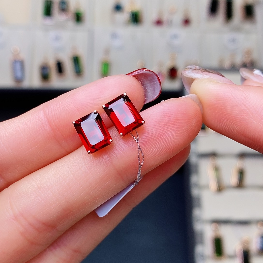 石榴石耳钉18K金镶嵌