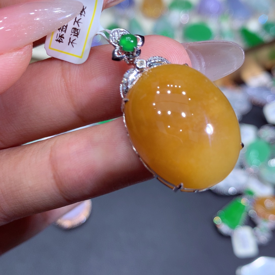 翡翠吊坠(赠链)18K金镶嵌