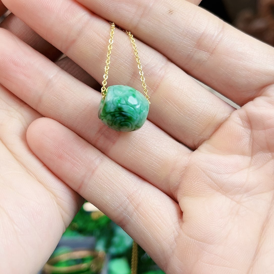 翡翠颈饰未镶嵌吊坠多样性