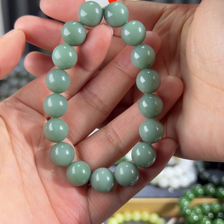和田玉手串未镶嵌俄料鸭蛋青卡12圆珠