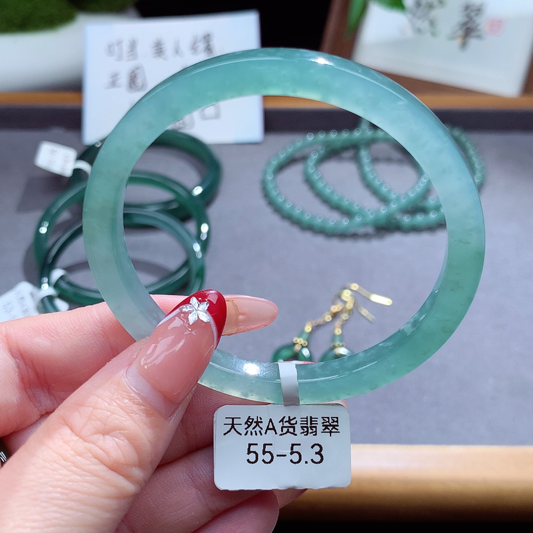 翡翠手镯（圆镯）未镶嵌