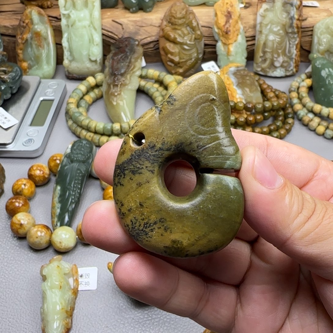 岫岩河磨玉（透闪石质玉）未镶嵌珠宝奇石