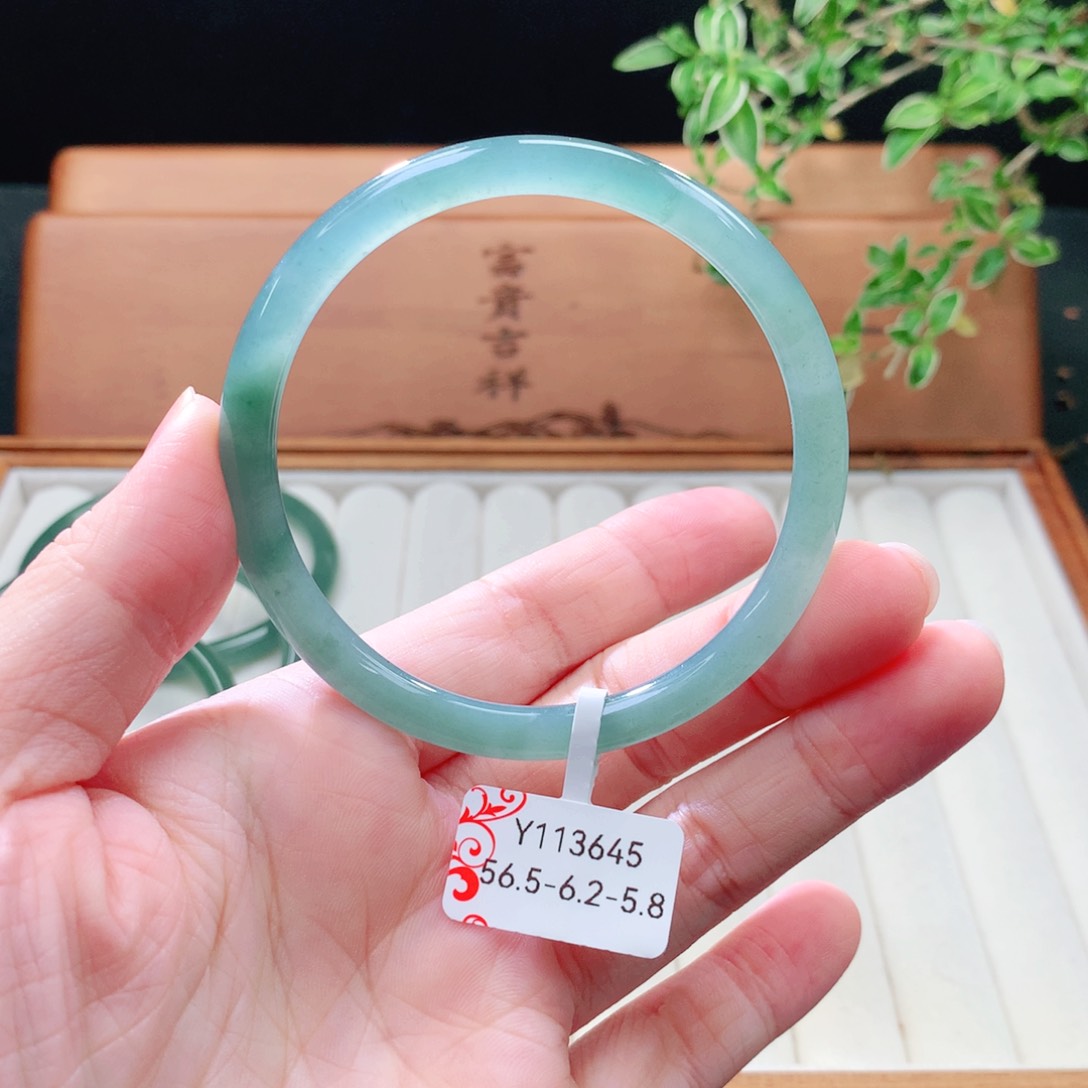 未镶嵌手镯（圆镯）翡翠
