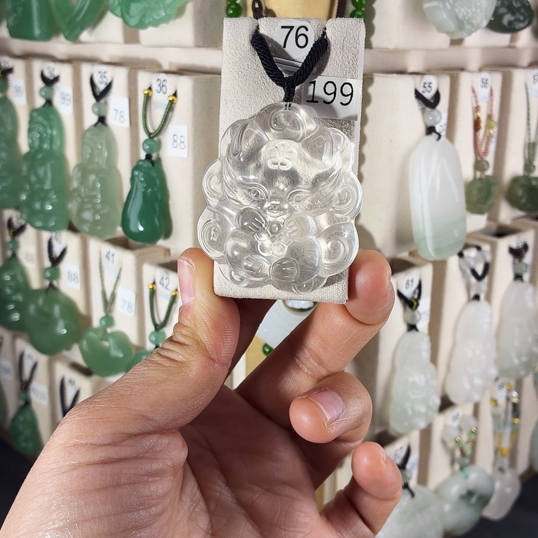 &***&石英质玉（金丝玉）未镶嵌颈饰