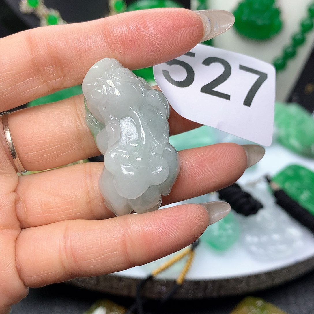 翡翠吊坠(赠链)未镶嵌