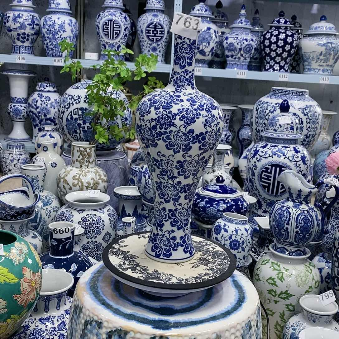 【闪购商品】摆件小蛮腰花瓶瓷器………………………………