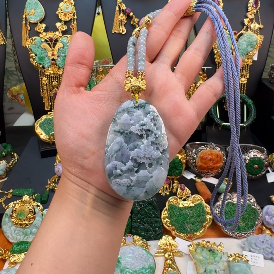 翡翠未镶嵌颈饰吊坠  炸价