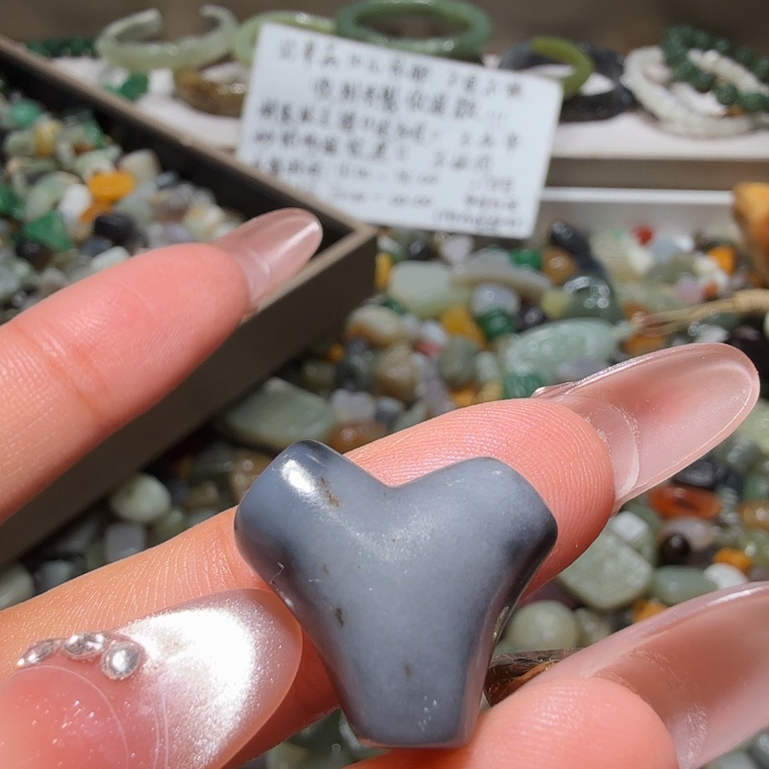 和田玉未镶嵌珠宝奇石